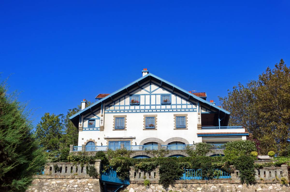 Immobilier de luxe au Pays Basque : rareté et valeur